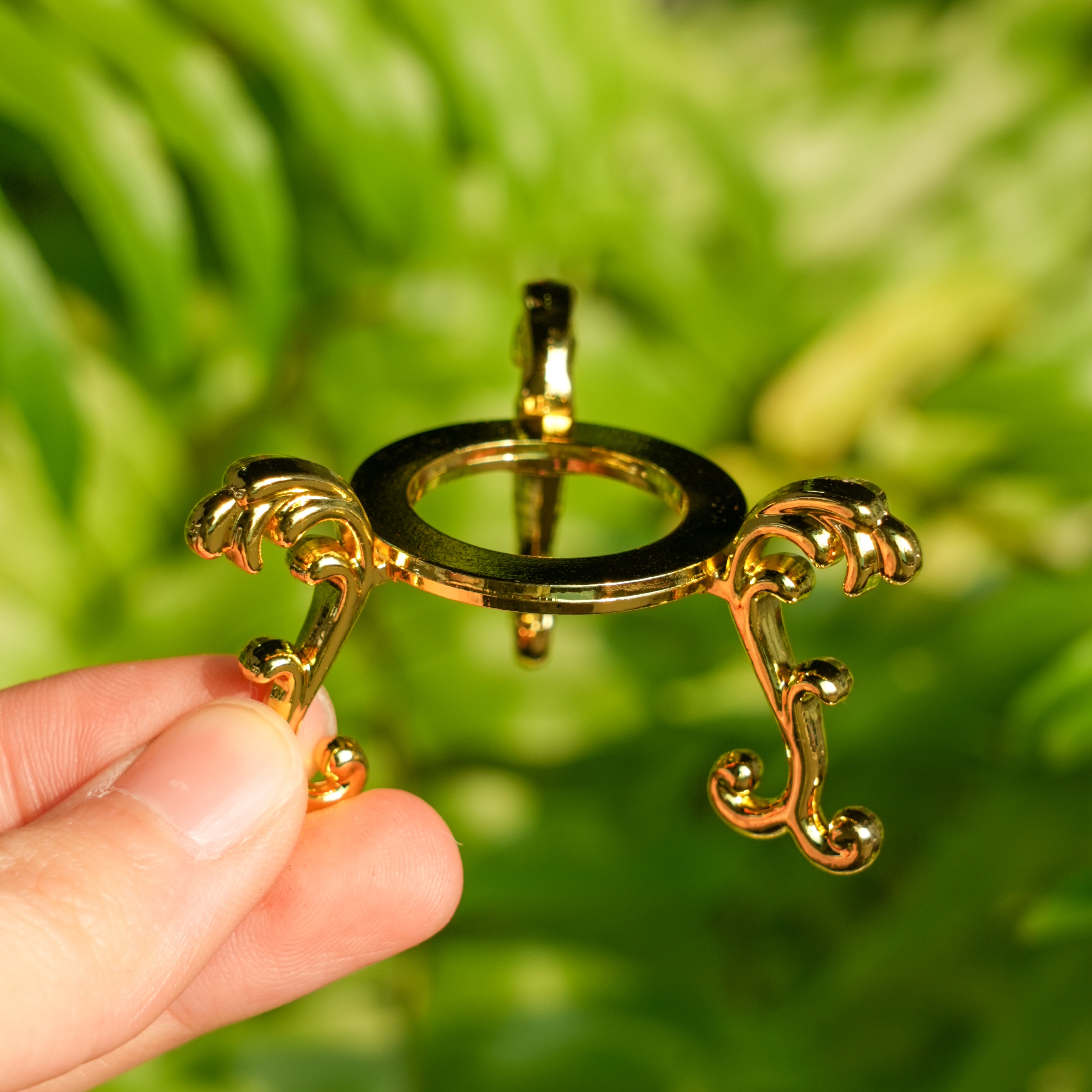 Metal Tripod Sphere Holder