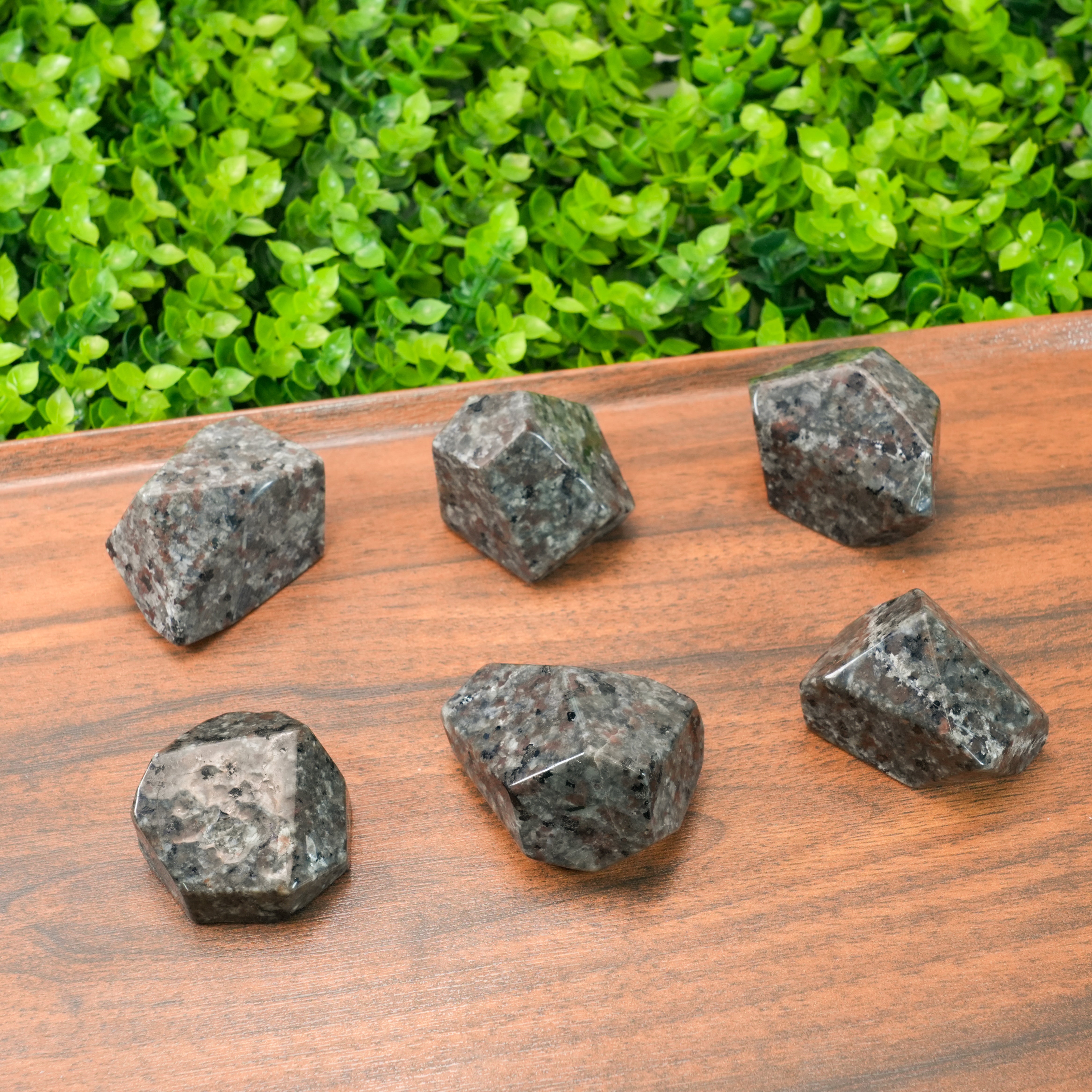 Yooperlite Freeform | UV Reactive Fluorescent Crystal for Decoration & Energy Work