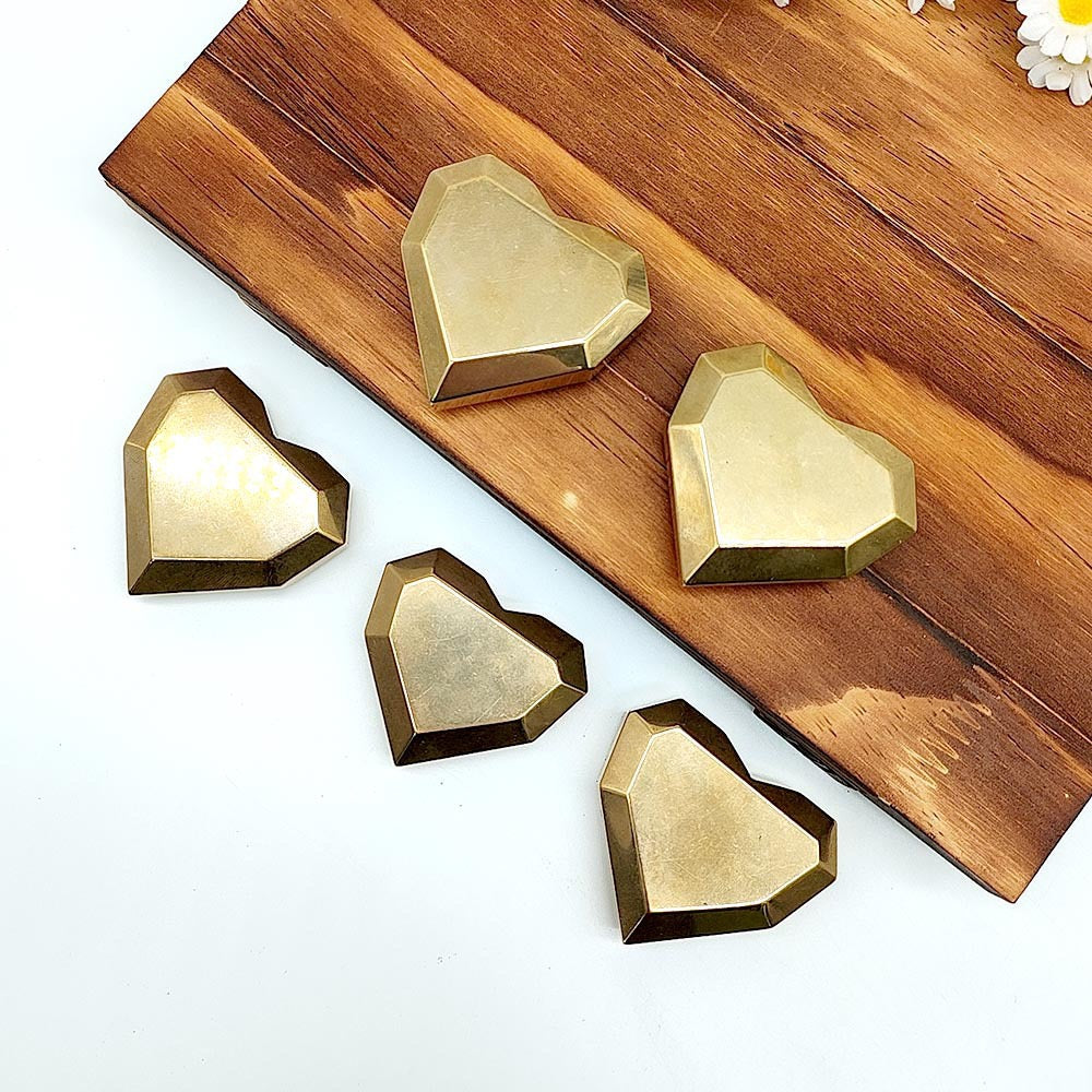 Natural Pyrite Iron Ore Cut Heart