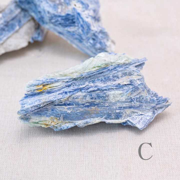 Use raw kyanite for enhancing communication