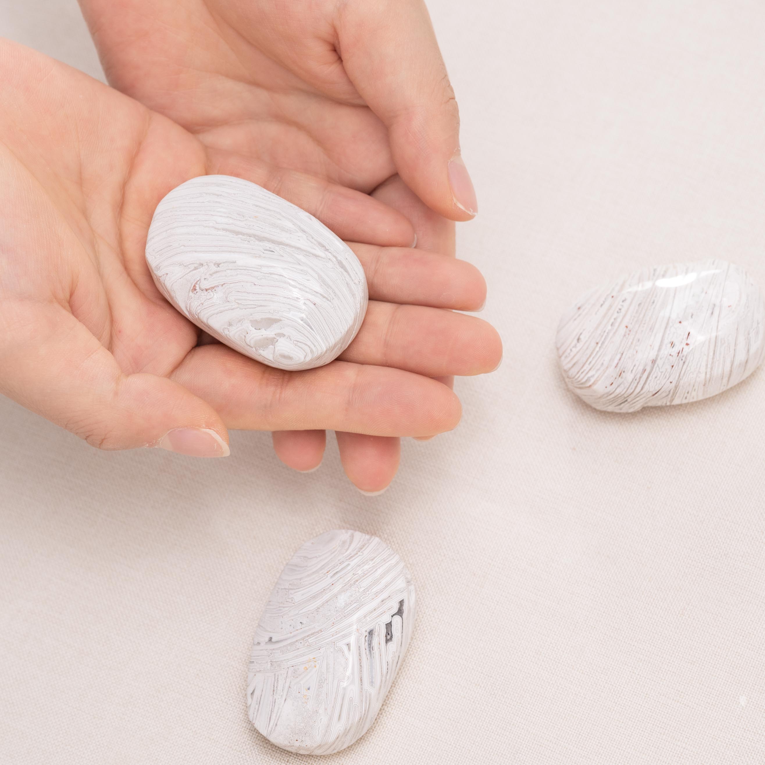 White Mexico Agate Palmstone: An ideal choice for supporting your meditation and inner peace