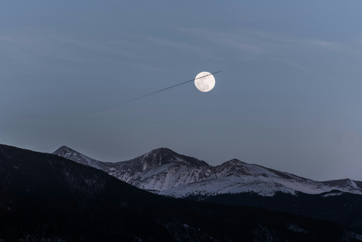 Full Moon Magic: How to Use Moonstone for Deep Emotional Healing and Renewal