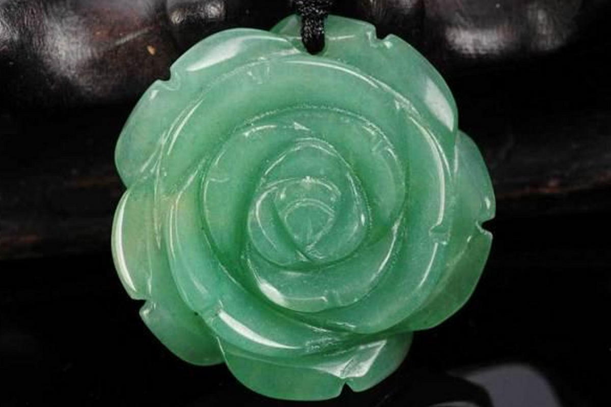 Green Aventurine pendant promoting harmony, balance, and positive relationships.