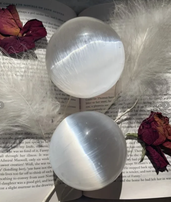 Selenite Guide: Healing Properties, Cleansing Uses & Popular Selenite Carving Ideas