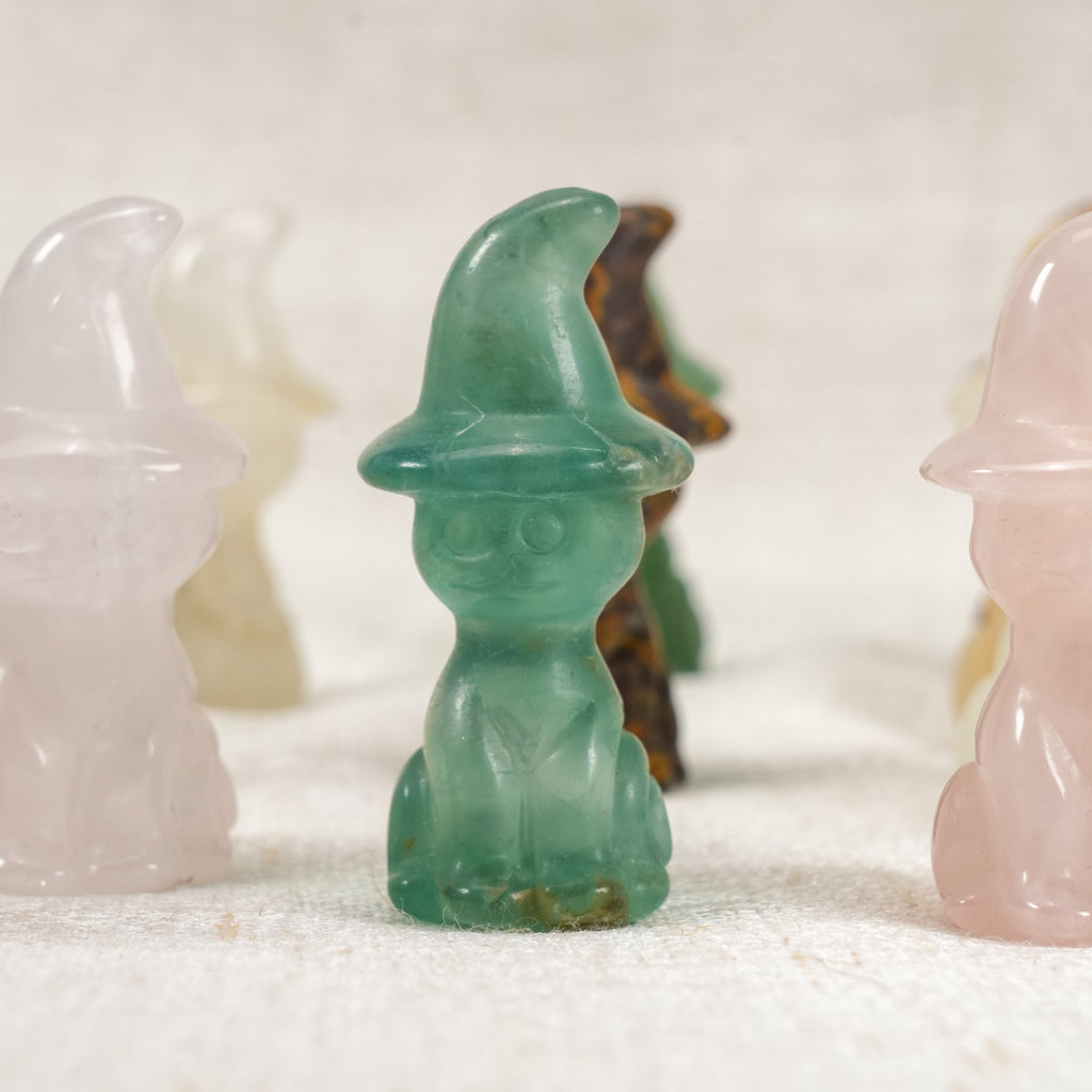 Natural Crystal Witch Cat Figurine, Hand Carved Wizard Kitten Statue, Healing Crystal Witch Hat Cat Ornament for Halloween Home Decor Crystal Gift