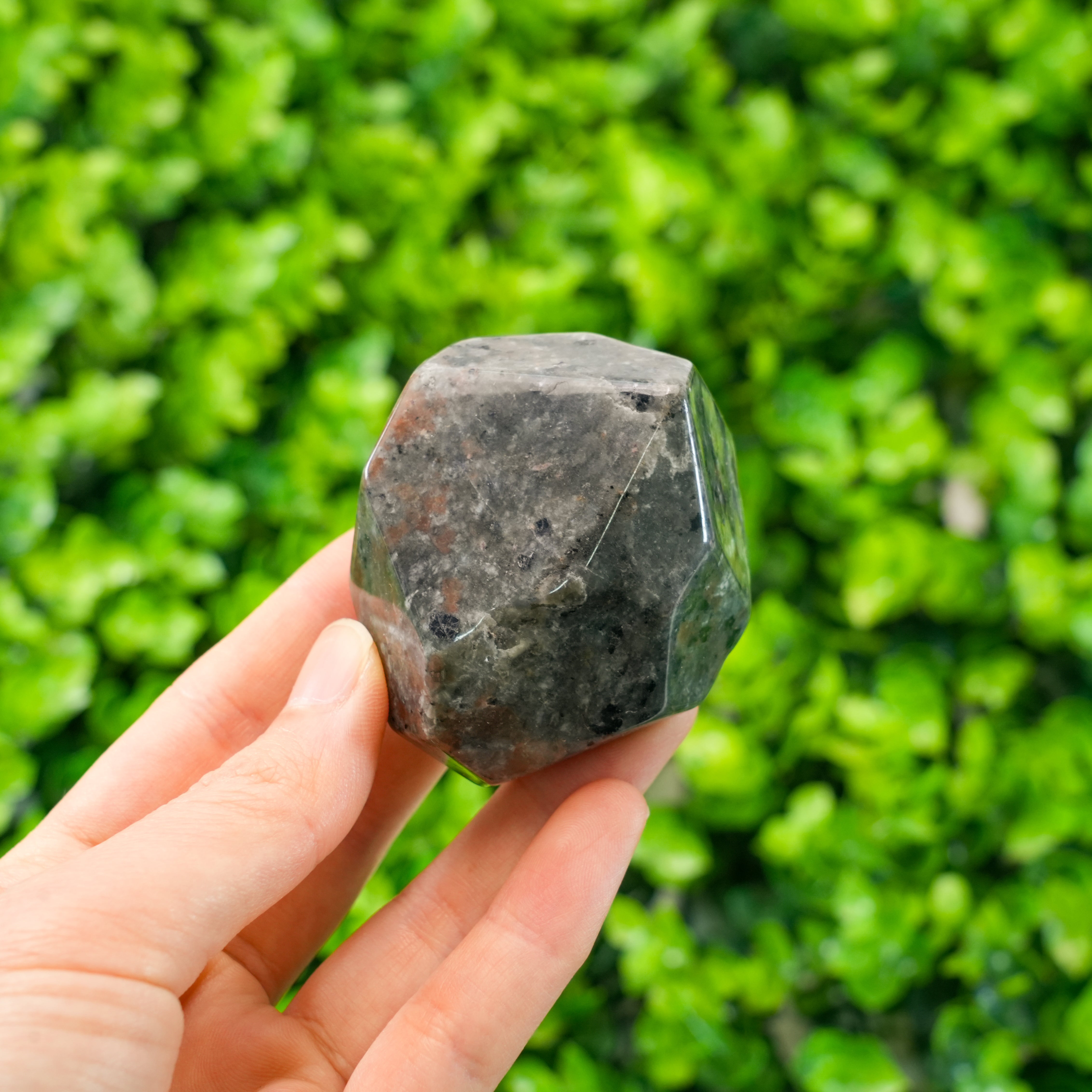 Yooperlite Freeform | UV Reactive Fluorescent Crystal for Decoration & Energy Work