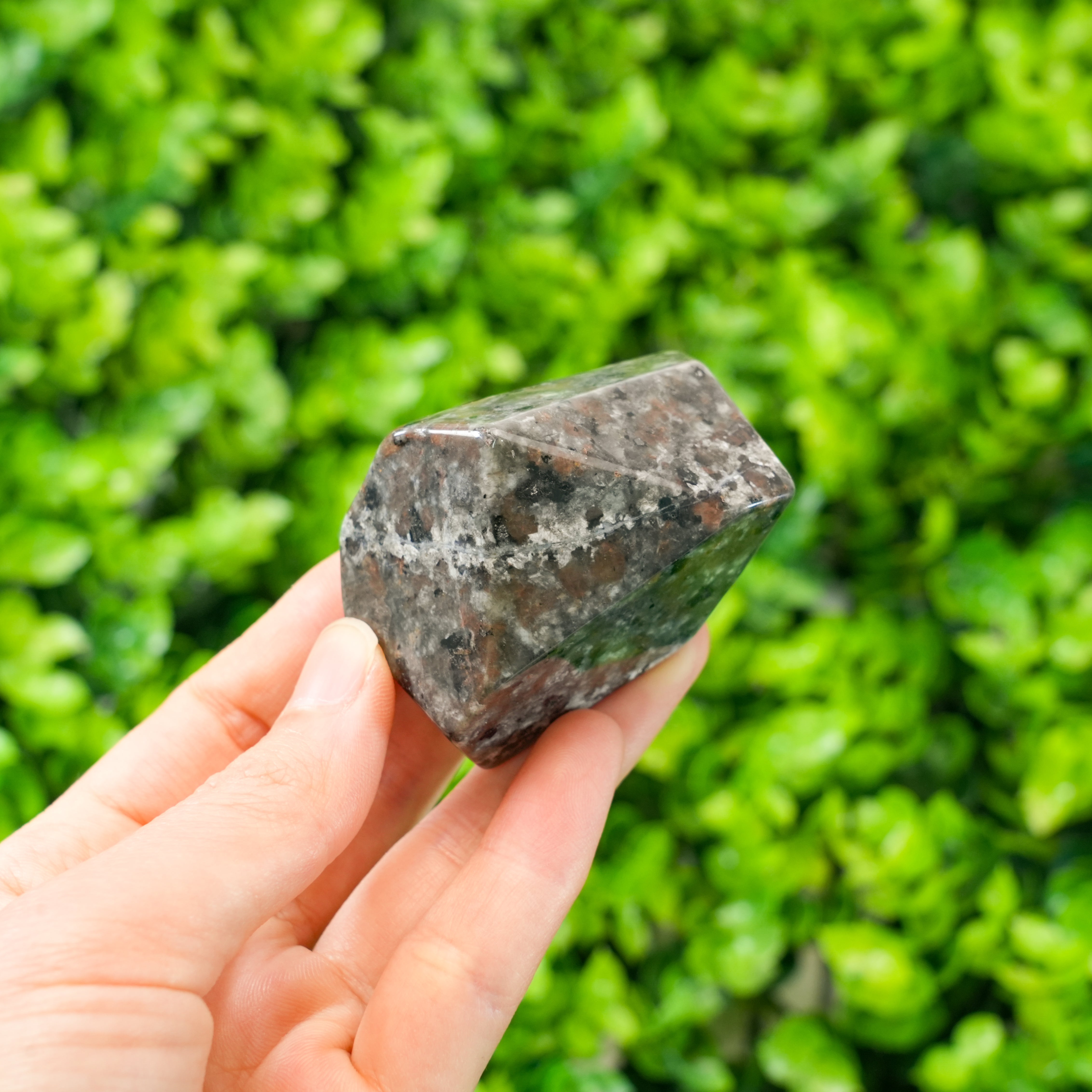 Yooperlite Freeform | UV Reactive Fluorescent Crystal for Decoration & Energy Work