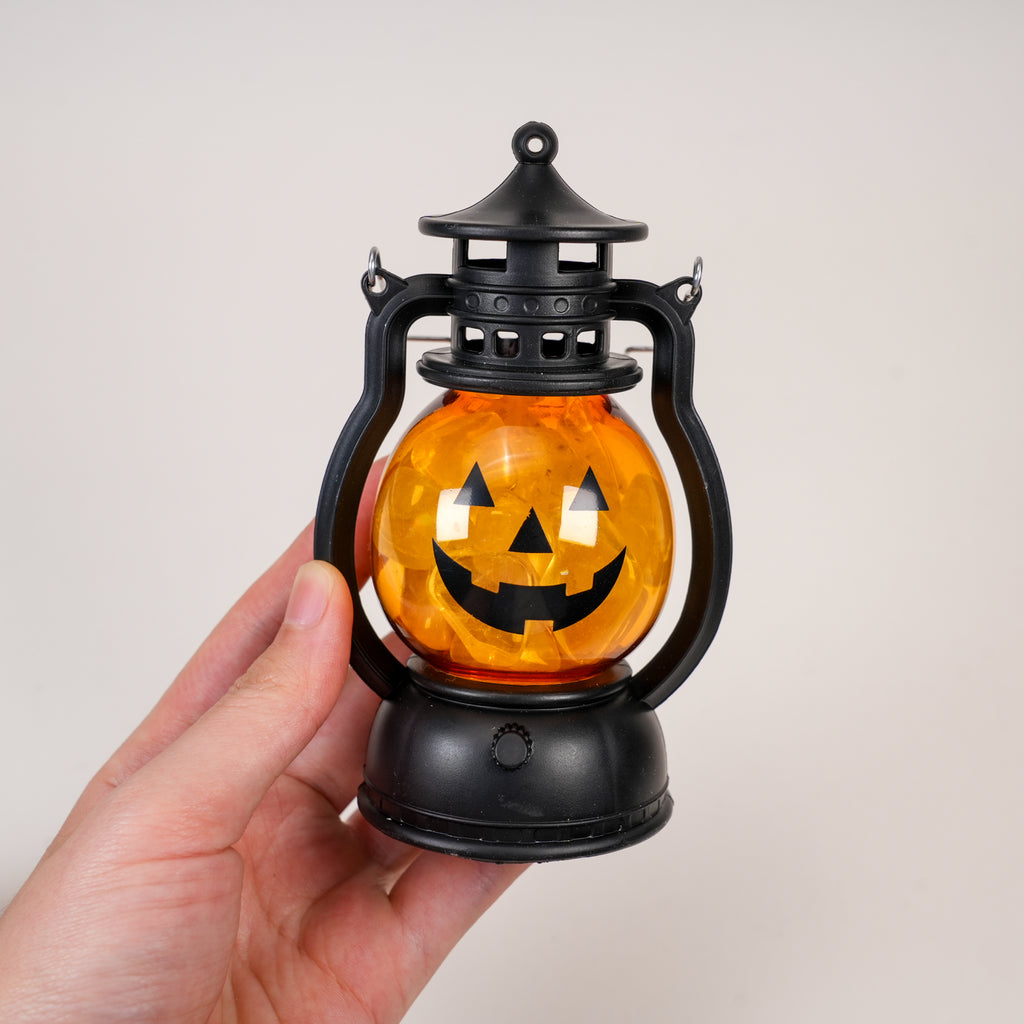 Halloween Pumpkin Face Mini Crystal Lantern, Portable LED Decorative Oil Lamp, Retro Small Hanging Lantern for Halloween Party Tabletop Home Decor