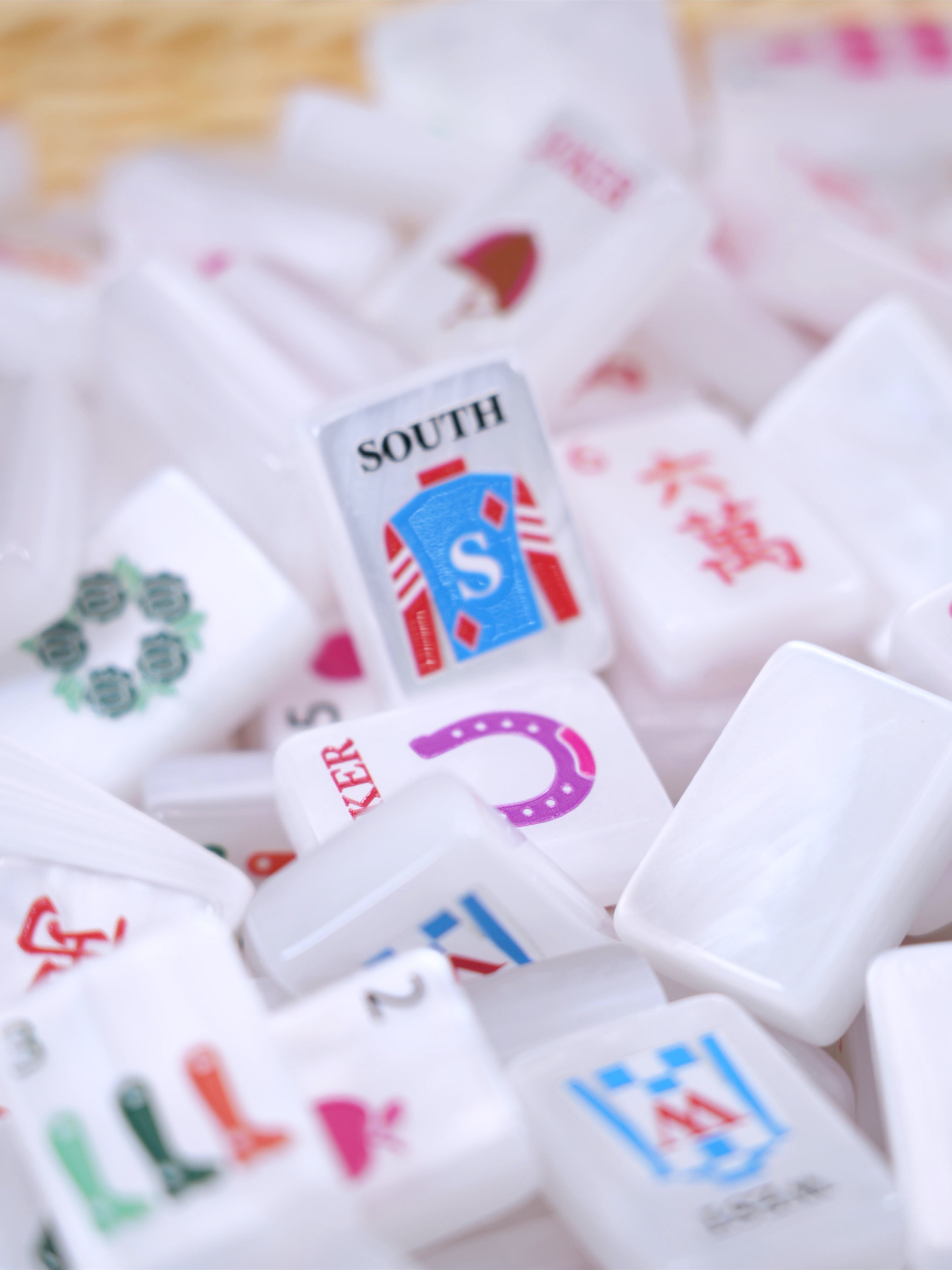 Pearlescent Shell White  Mahjong Set