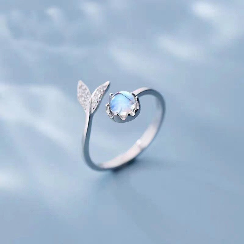 Sweet Aurora Moonstone Fishtail Ring