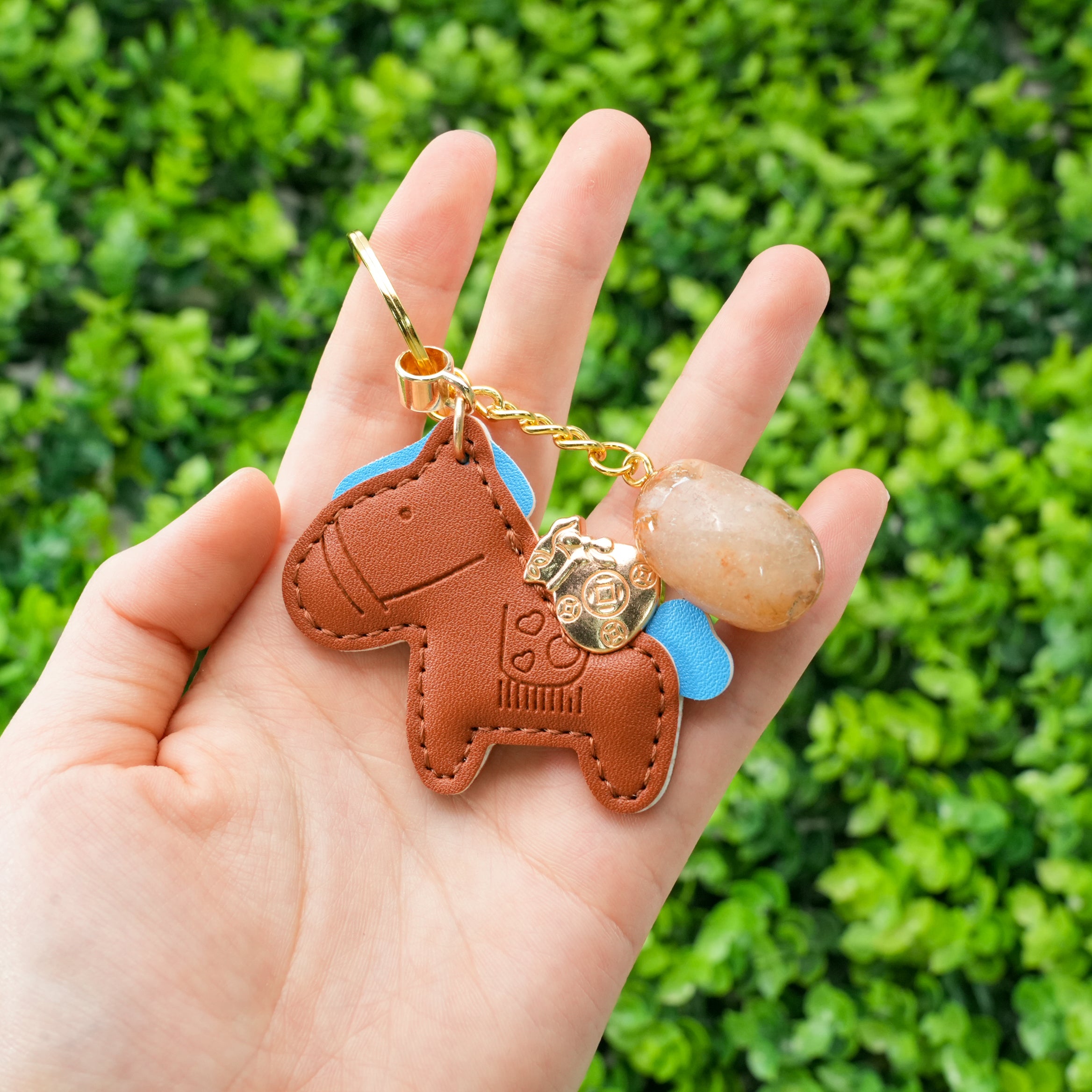 Natural Crystal Pony Keychain - Hand-Carved Gemstone Horse Bag Charm, Spiritual Animal Healing Stone Key Ring, Lucky Charm Gift for Women & Girls