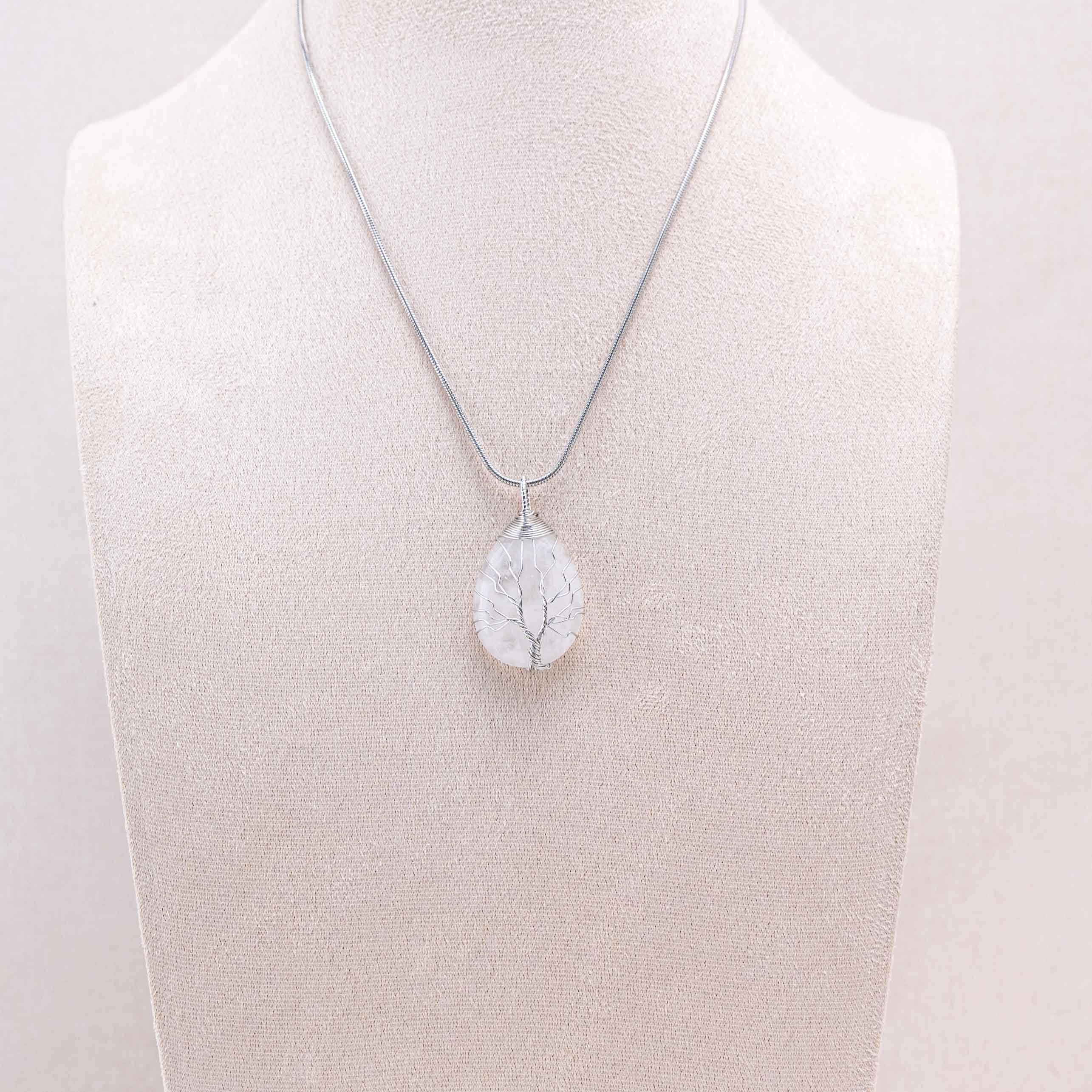 Featuring a flawless conical cut, this pendant is perfect for those who appreciate the natural beauty of clear quartz.