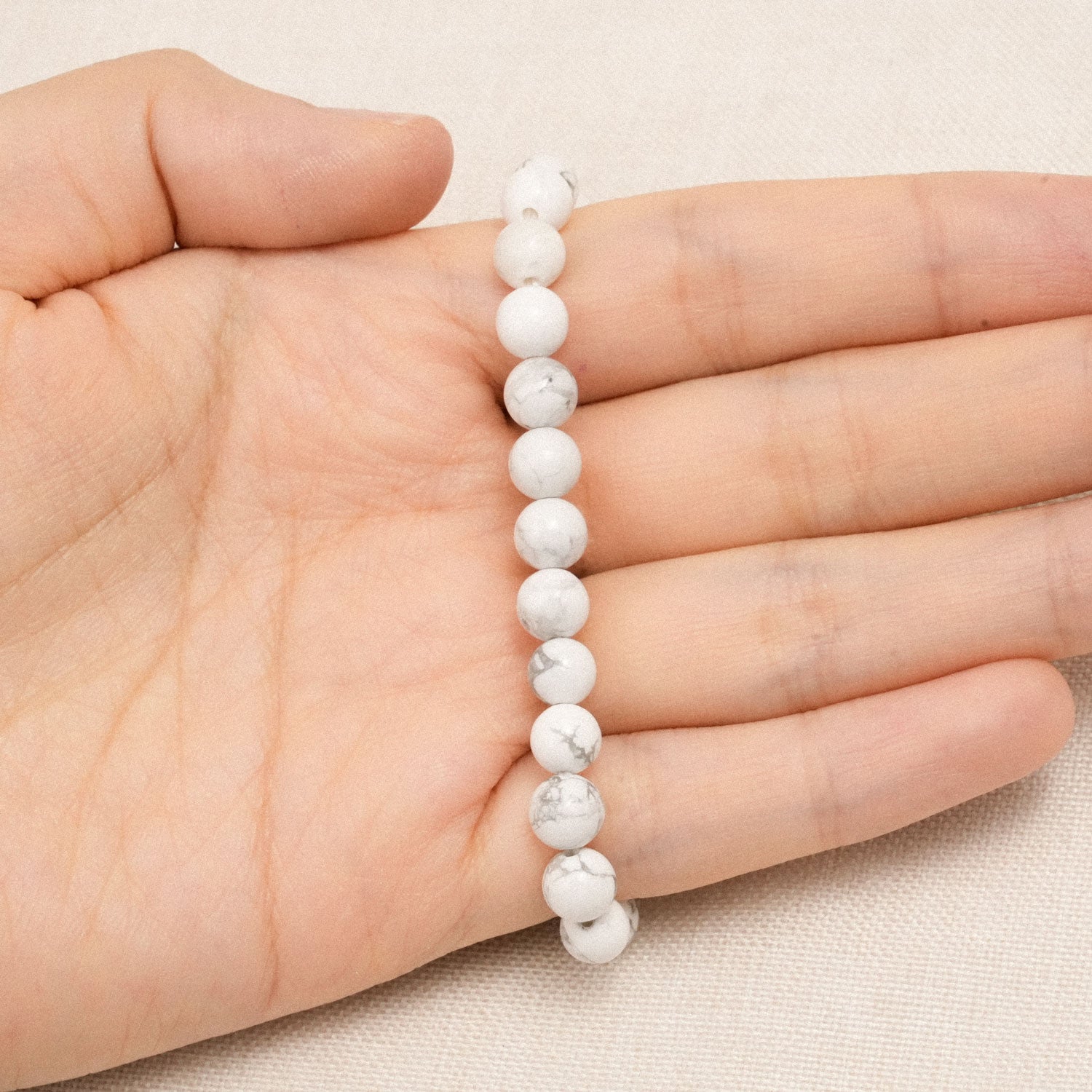 Howlite bracelet, ideal for meditation, helps purify the mind and balance emotions