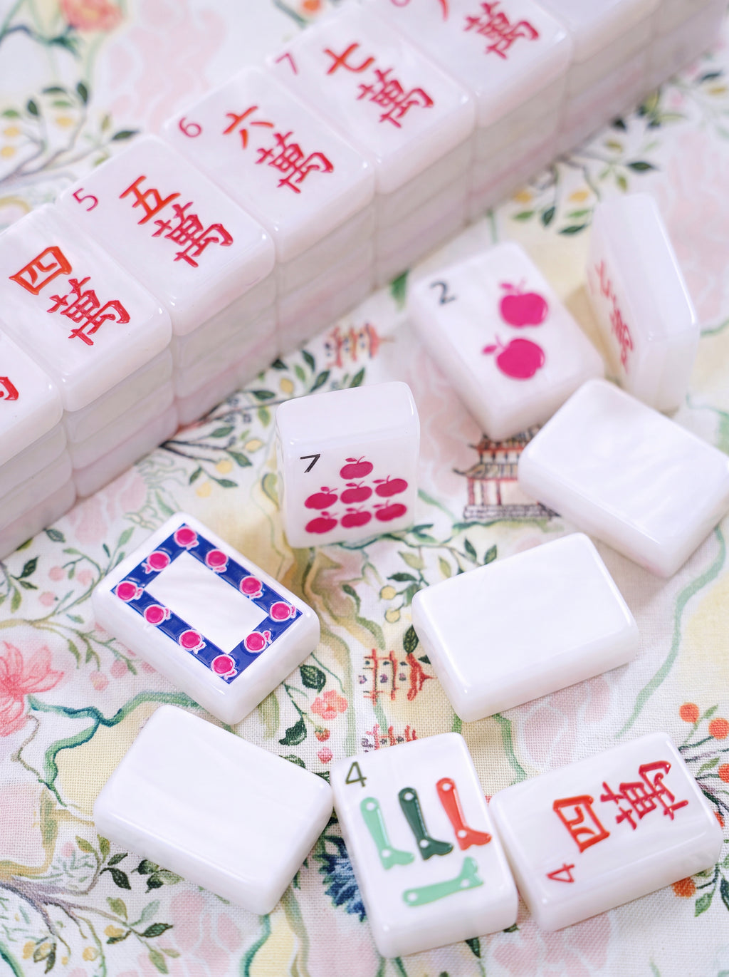 Pearlescent Shell White  Mahjong Set