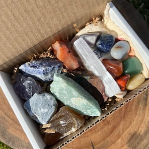 15Pcs Rough & Tumbled Beginner Chakra Crystal Set, Chakra Crystal Box w/Metaphysical Crystals, Crystal Starter Stone Kit, Great Gift Idea
