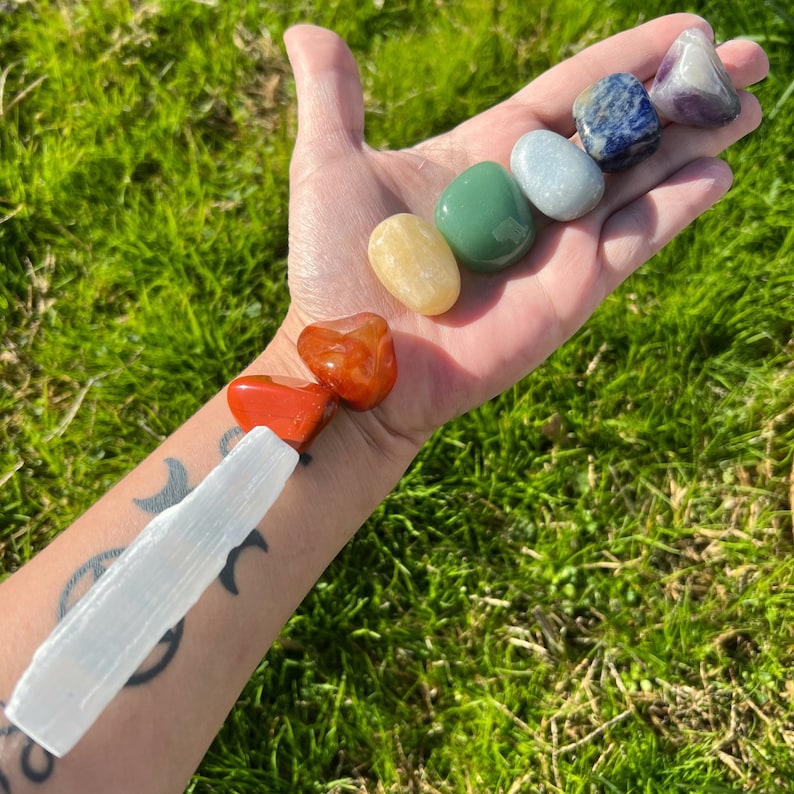 15Pcs Rough & Tumbled Beginner Chakra Crystal Set, Chakra Crystal Box w/Metaphysical Crystals, Crystal Starter Stone Kit, Great Gift Idea