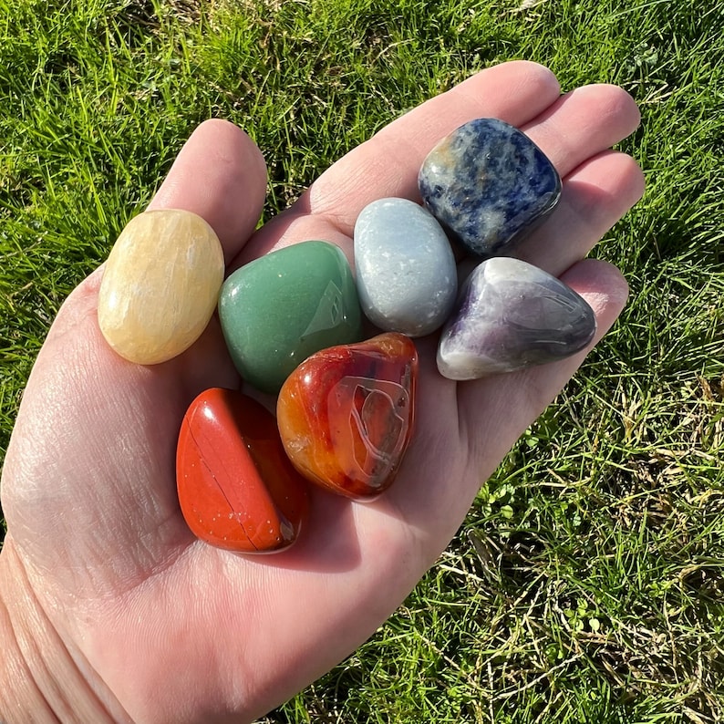 15Pcs Rough & Tumbled Beginner Chakra Crystal Set, Chakra Crystal Box w/Metaphysical Crystals, Crystal Starter Stone Kit, Great Gift Idea