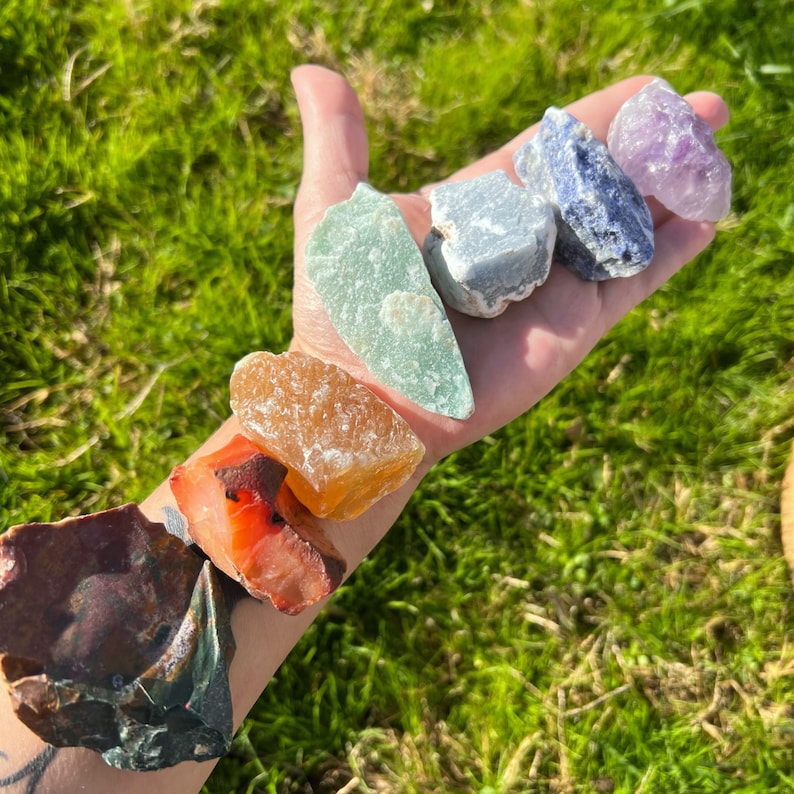 15Pcs Rough & Tumbled Beginner Chakra Crystal Set, Chakra Crystal Box w/Metaphysical Crystals, Crystal Starter Stone Kit, Great Gift Idea