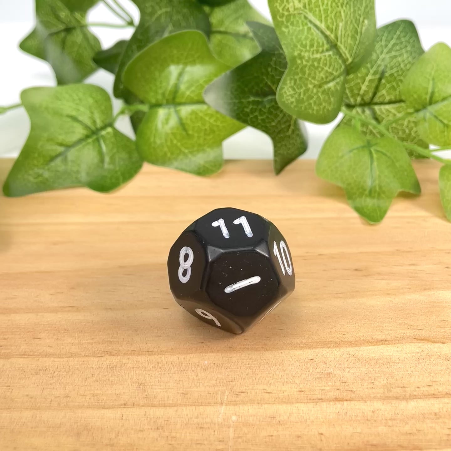 Natural Crystal D12 Dice, 12-Sided Gemstone Divination Dice, Hand Carved Stone Dice for Divination, D&D, Tabletop Games & Witchcraft