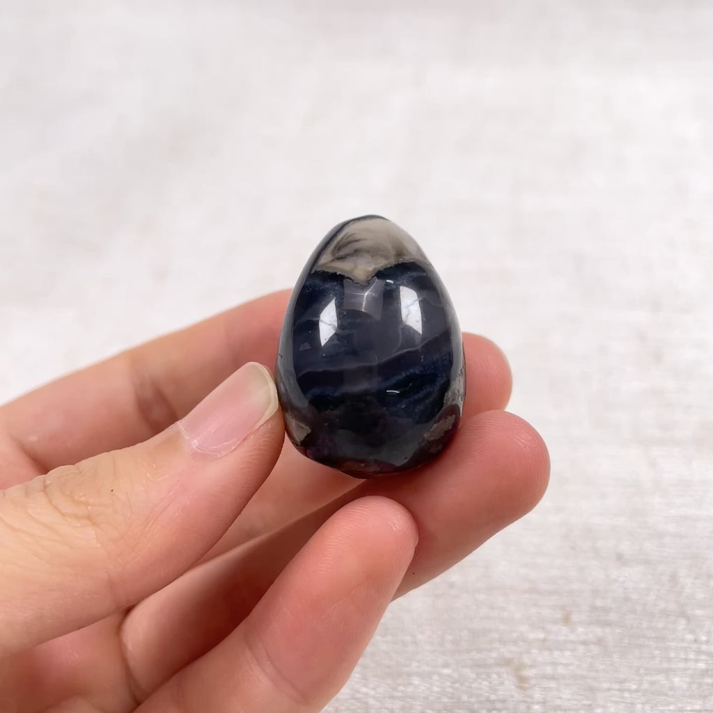 Natural UV Reactive Black Volcanic Agate Egg Tumbled Stone, Polished Fluorescent Volcanic Agate Palm Worry Stone for Meditation Altar Crystal Decor Gift