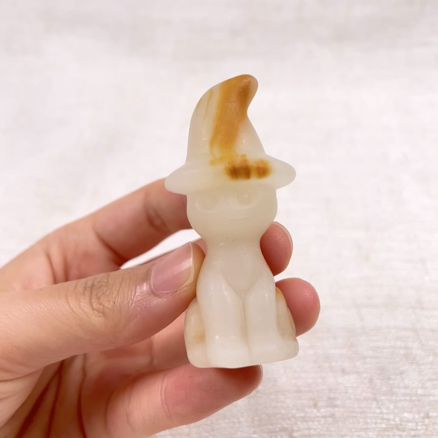 Natural Crystal Witch Cat Figurine, Hand Carved Wizard Kitten Statue, Healing Crystal Witch Hat Cat Ornament for Halloween Home Decor Crystal Gift